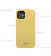 coque de téléphone guess jaune en silicone soft touch avec pin's doré logo vintage pour iphone 12 et iphone 12 pro