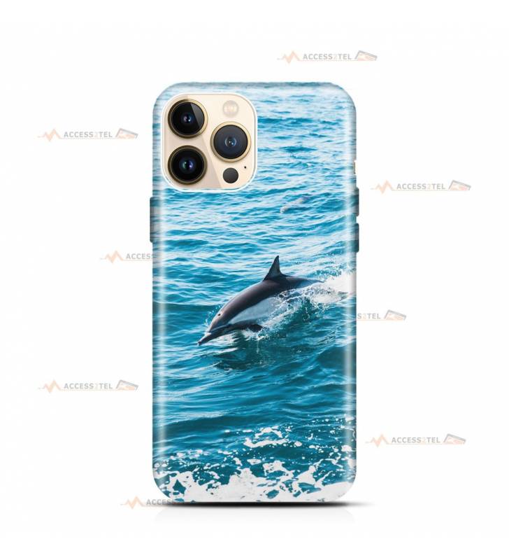 coque de téléphone avec un dauphin qui saute dans la mer