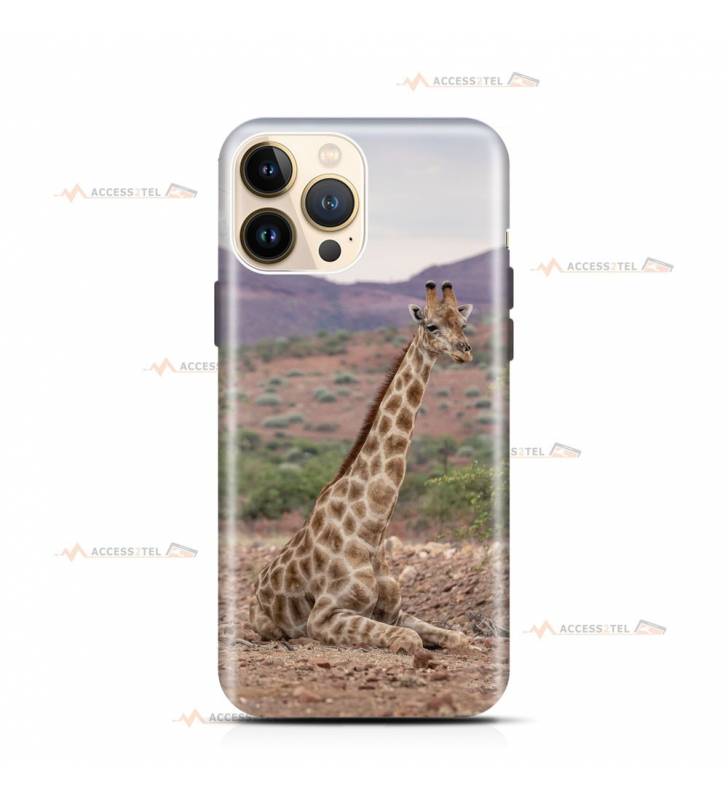 coque de téléphone avec un girafe allongée dans la savane