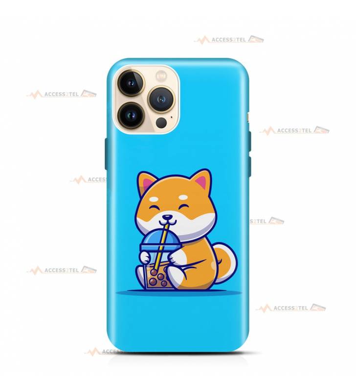 coque de téléphone bleue avec une illustration d'un chien shiba inu qui boit un bubble tea