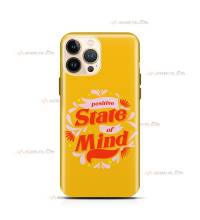 coque de téléphone jaune avec le texte "Positive state of mind" entouré de fleurs