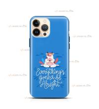 coque de téléphone bleue avec le texte "Everything's gonna be alright" et une vache qui médite