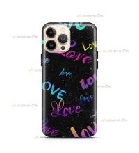 coque de téléphone noire avec écrit Love partout en rose