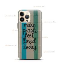 coque de téléphone avec "Make people feel loved today" écrt sur un mur