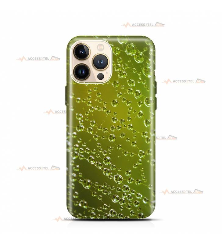 coque de téléphone verte avec une toile d'araignée pleine de gouttes de pluie