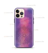 coque de téléphone rose et violette avec un effet peinture et un mandala