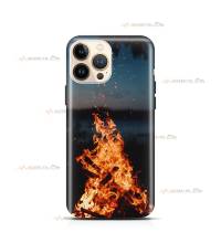 coque de téléphone avec un feu de camp