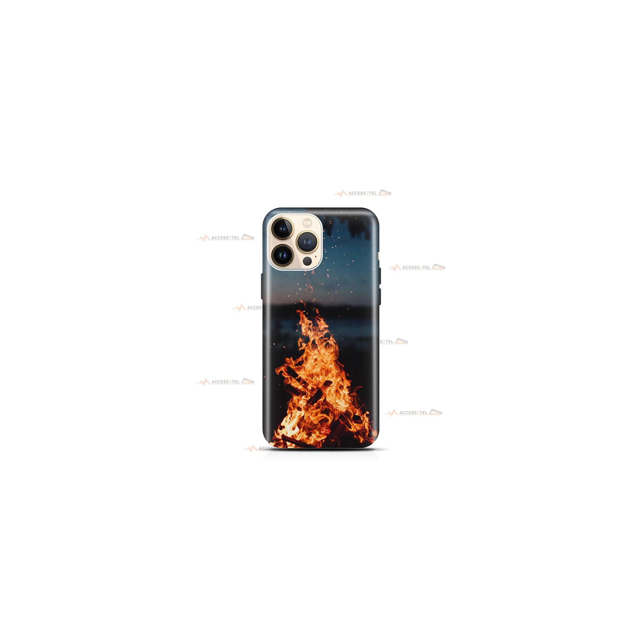 coque de téléphone avec un feu de camp