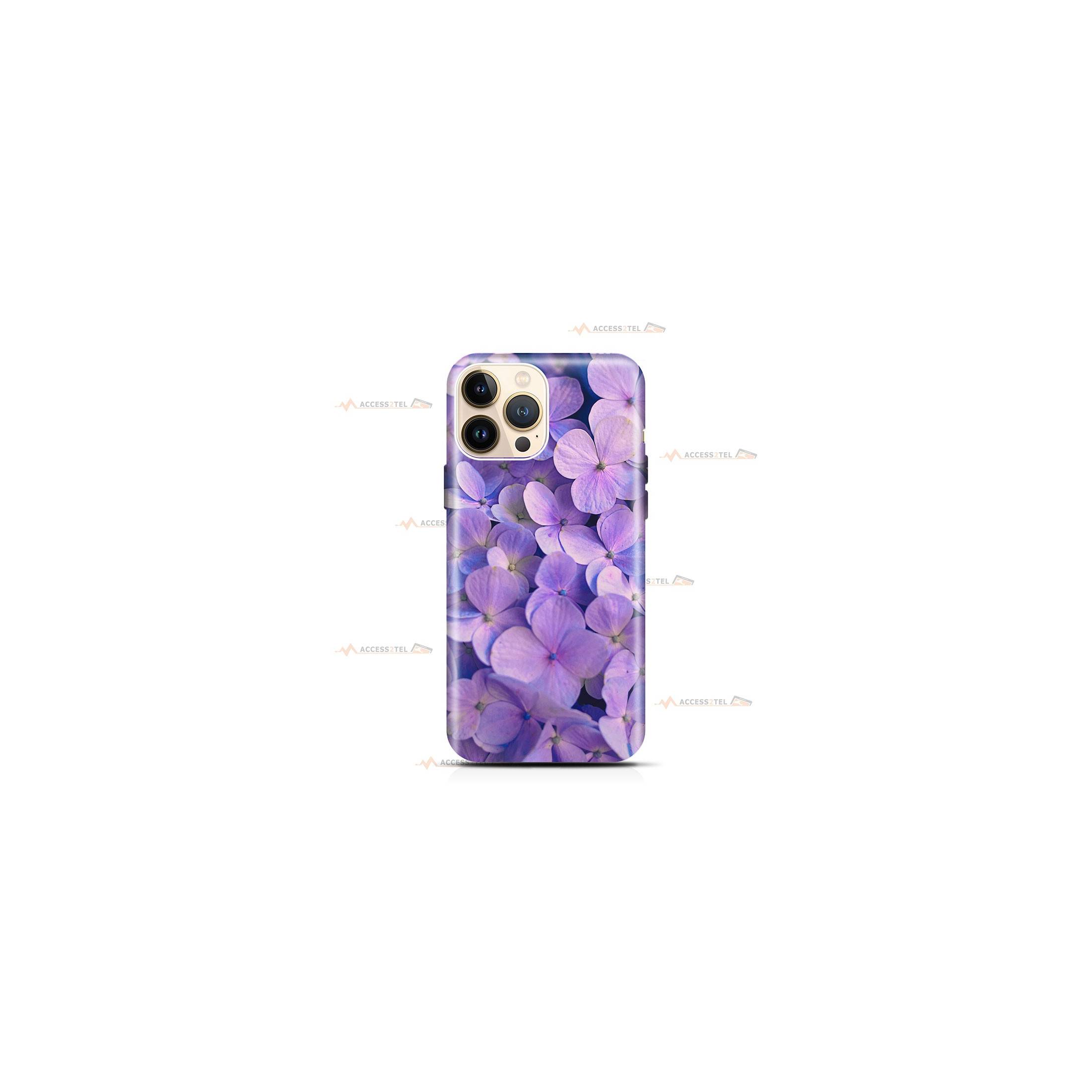 coque de téléphone avec des hortensias violets en fleurs