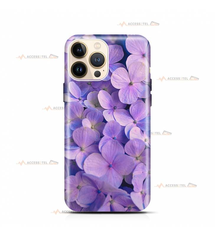 coque de téléphone avec des hortensias violets en fleurs