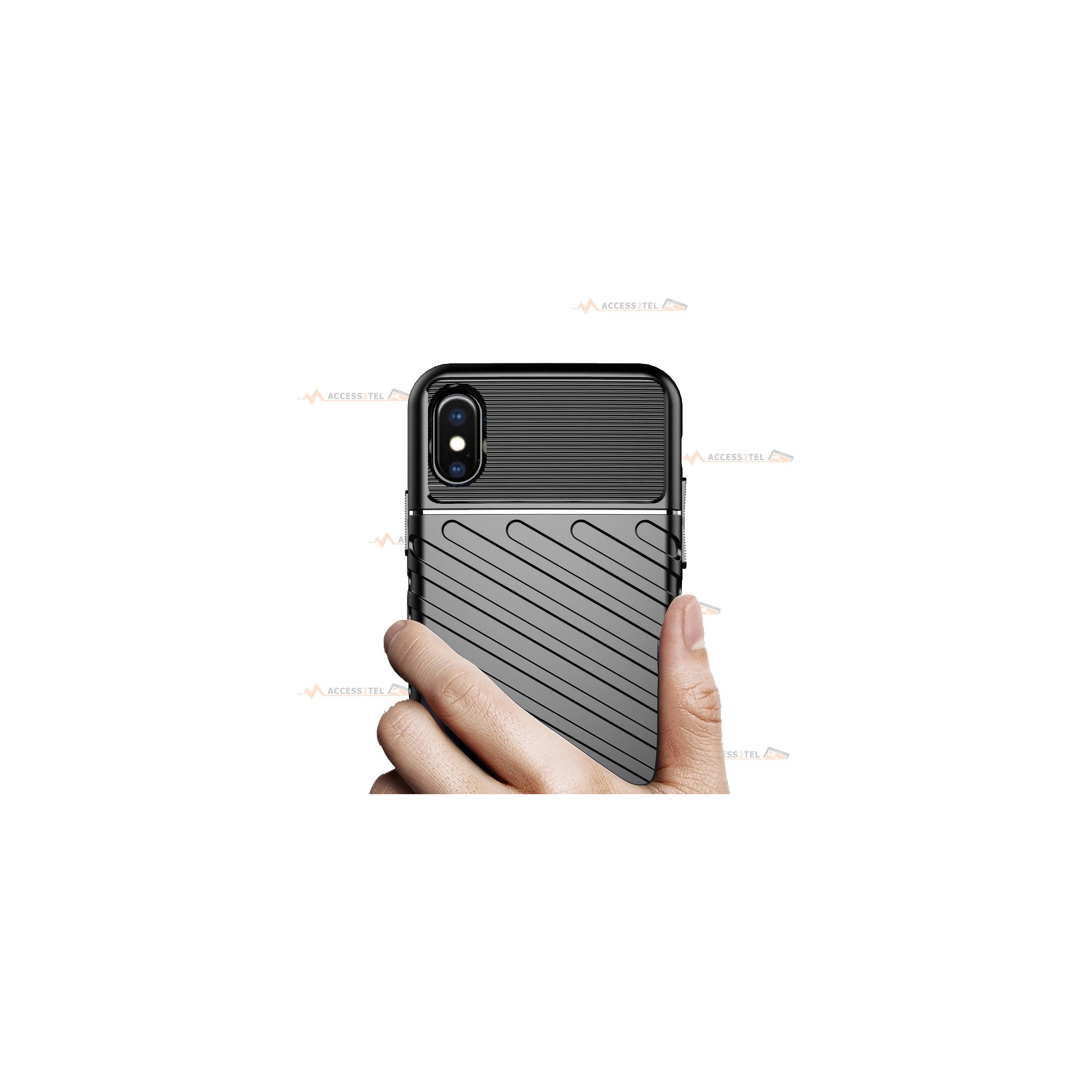 coque renforcée pour iPhone X ou iPhone XS TPU dans une main