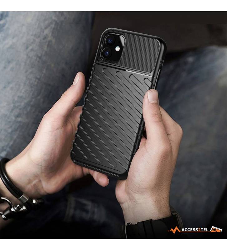 coque renforcée pour iPhone 11 TPU dans une main