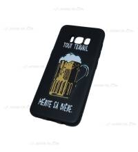 coque pour galaxy S8 noire avec une pinte de bière et le texte "tout travail mérite sa bière"